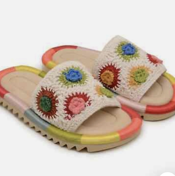 💚🌈🌸Farm Rio Crochet Slides - Picture 6 of 16